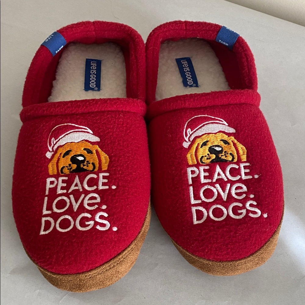 Women’s Life Is Good house slippers red fleece “Peace Love Dogs” new size 7 NEW